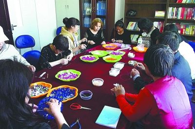 手工艺品点亮生活 四平一社区推出免费艺术培训